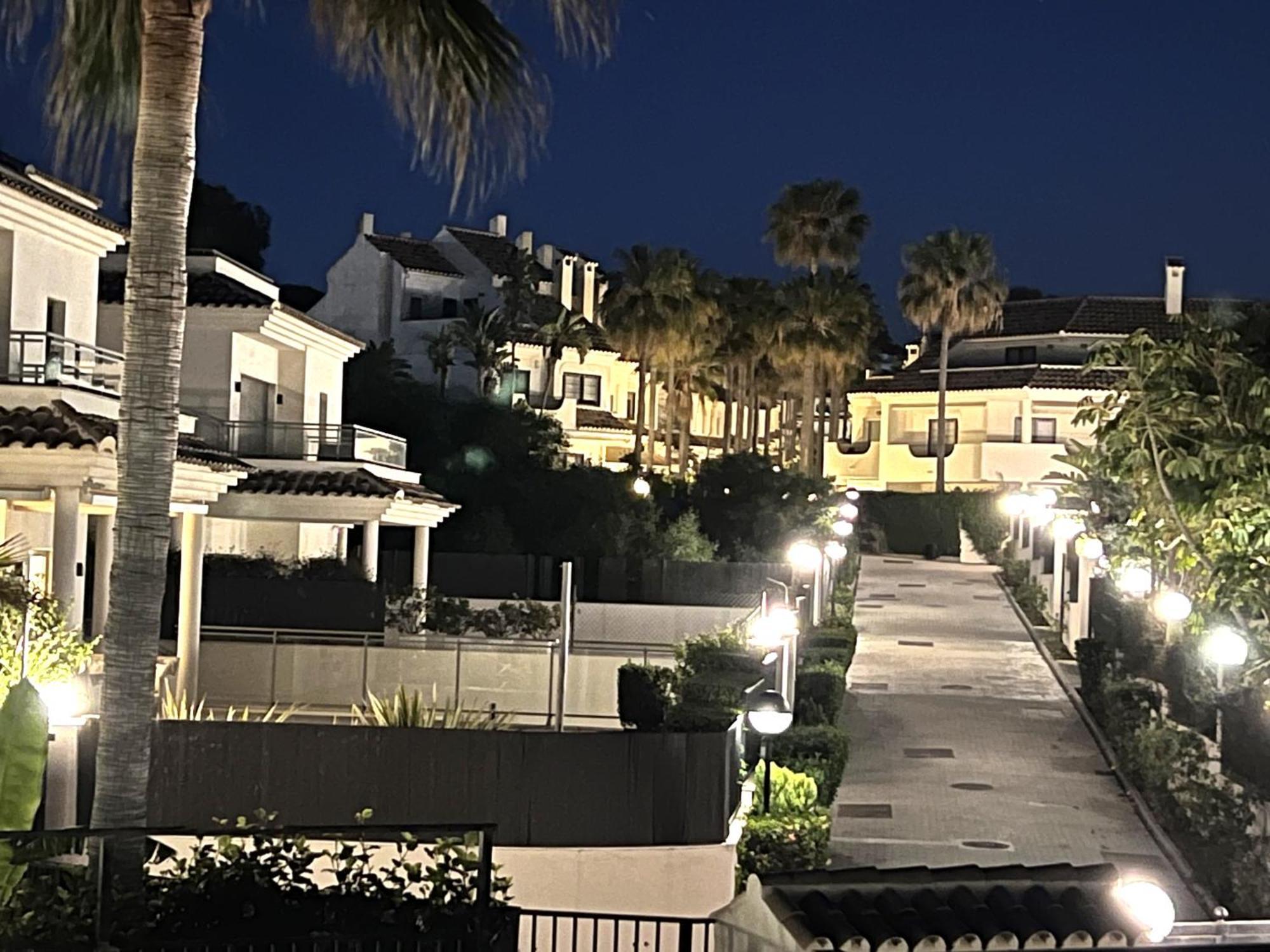 Stylish Townhouse In Beachfront Complex Marbella Luaran gambar
